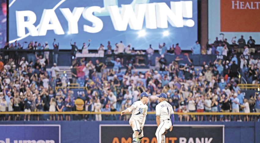 Freddy Peralta impulsa a los Rays a empatar la serie contra los Guardians