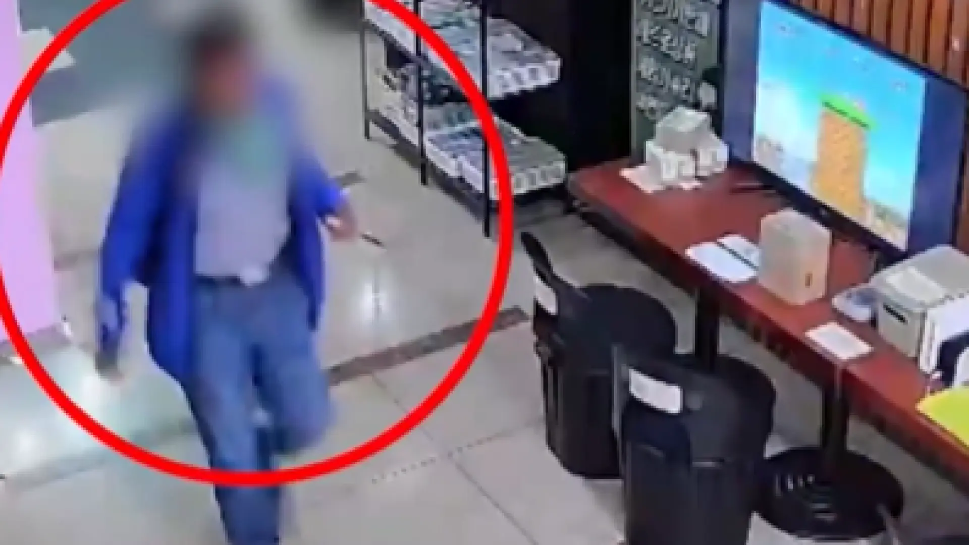 Terror en el centro comercial: un hombre armado con dos cuchillos apuñala a ocho personas y es reducido por los clientes
