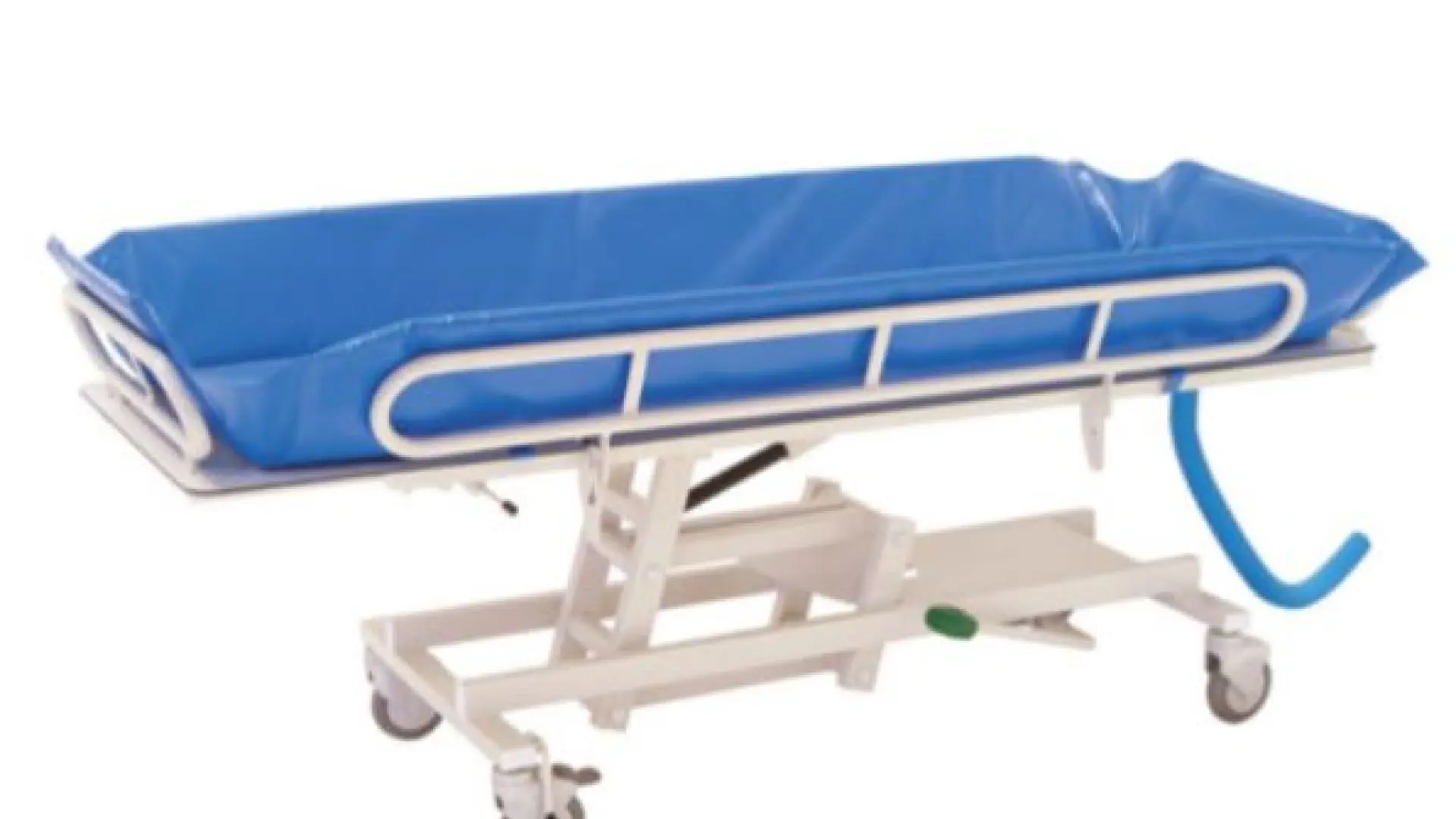 Sanidad alerta del riesgo de apertura del soporte lateral en una marca de camillas de ducha