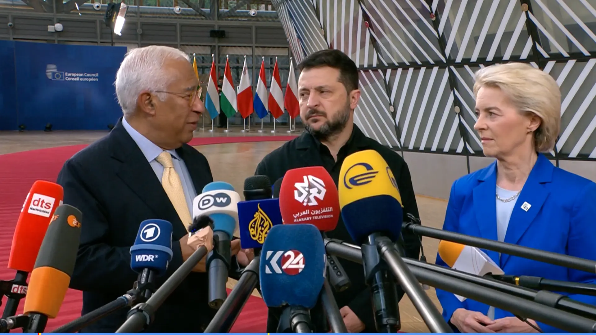 La UE responde a Trump y arropa a Zelenski: «No levantaremos las sanciones hasta que Rusia pare la guerra»