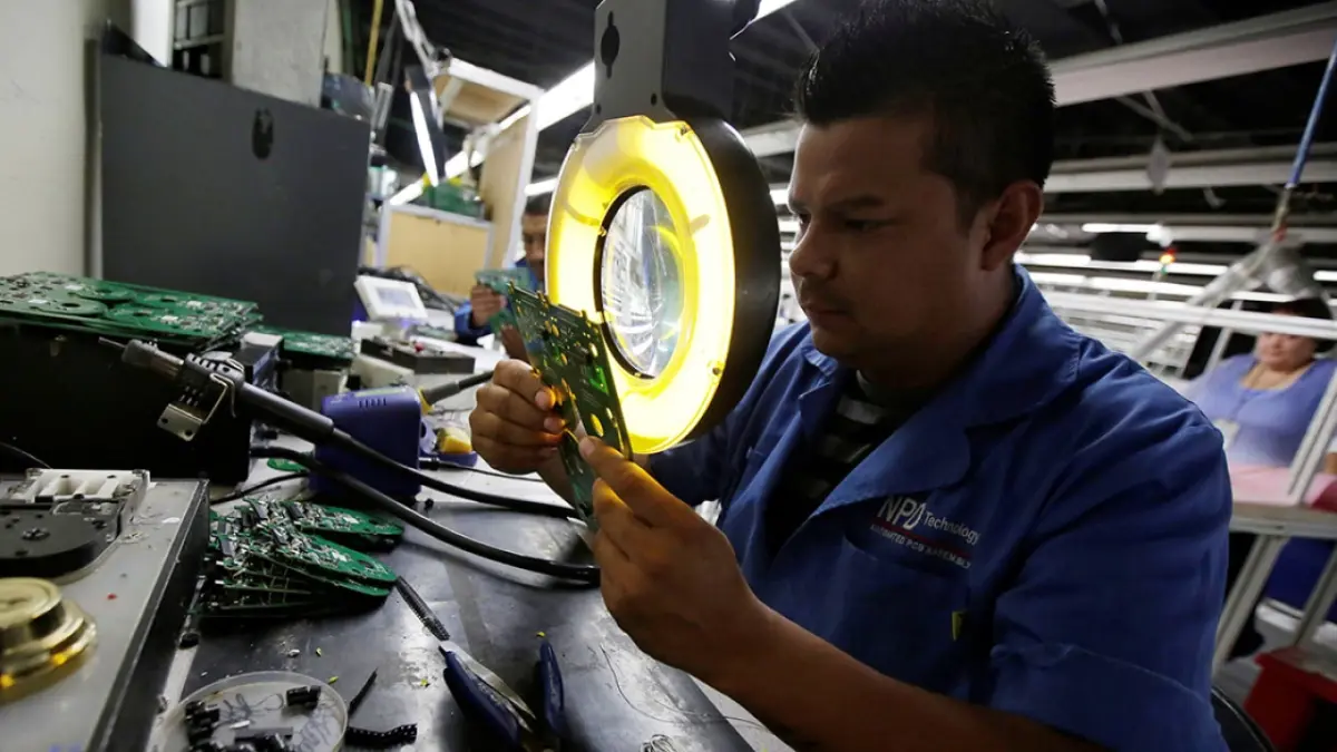 Producción manufacturera mexicana repunta a agosto… con menos personal