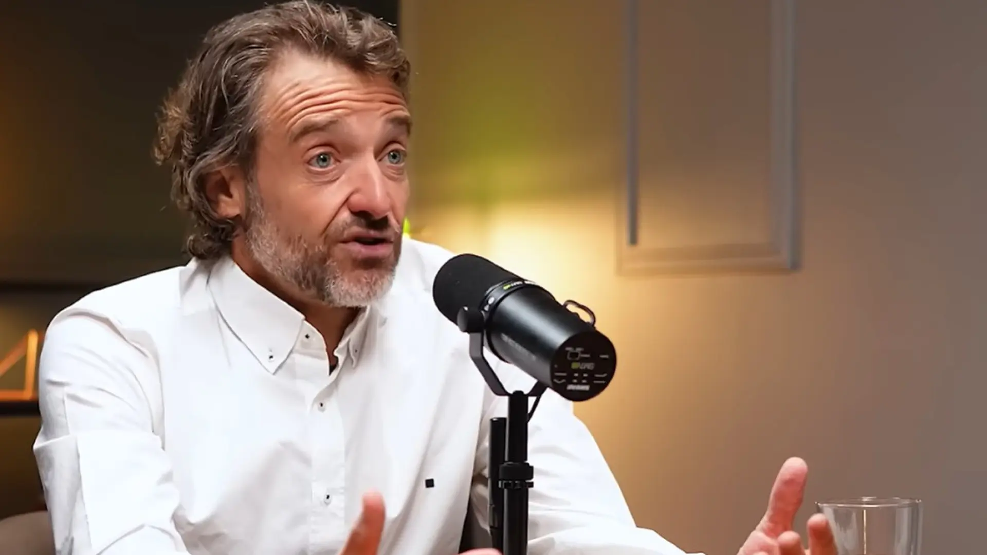 Javier Albares, experto en sueño: «Vivimos en un país donde te dicen que cenar pronto es a las 21.30»