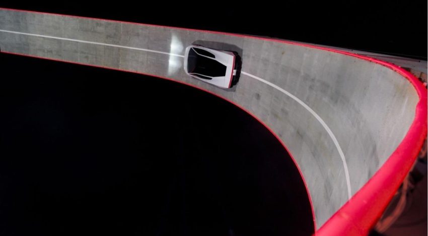 ¿Cómo logra el Tesla Roadster conducir boca abajo sin caer? La tecnología detrás de la hazaña