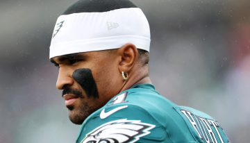 Hurts, estrella de los Philadelphia Eagles, estará un mes de baja