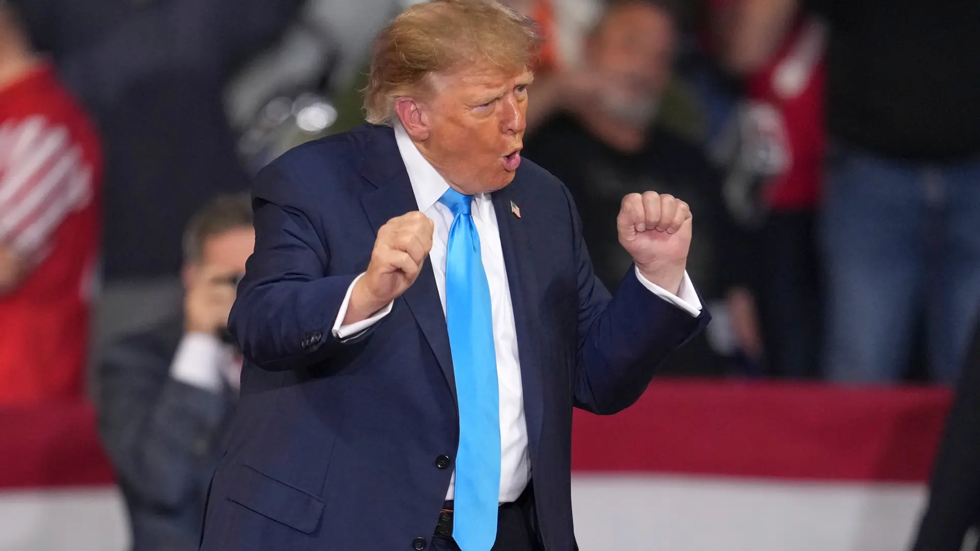 Donald Trump sorprende con sus elogios a un senador republicano: «He examinado su culo, nunca había hecho esto antes»
