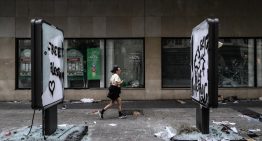 Trump dice que Francia «está en llamas» y «destrozado» por la inmigración