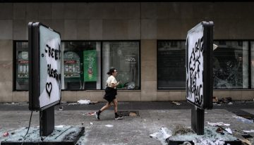 Trump dice que Francia «está en llamas» y «destrozado» por la inmigración
