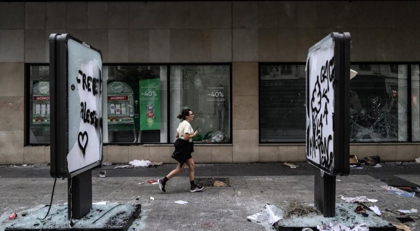 Trump dice que Francia «está en llamas» y «destrozado» por la inmigración
