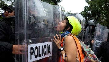 Petardos y bombas molotov en segunda marcha por agua limpia en Guadalajara