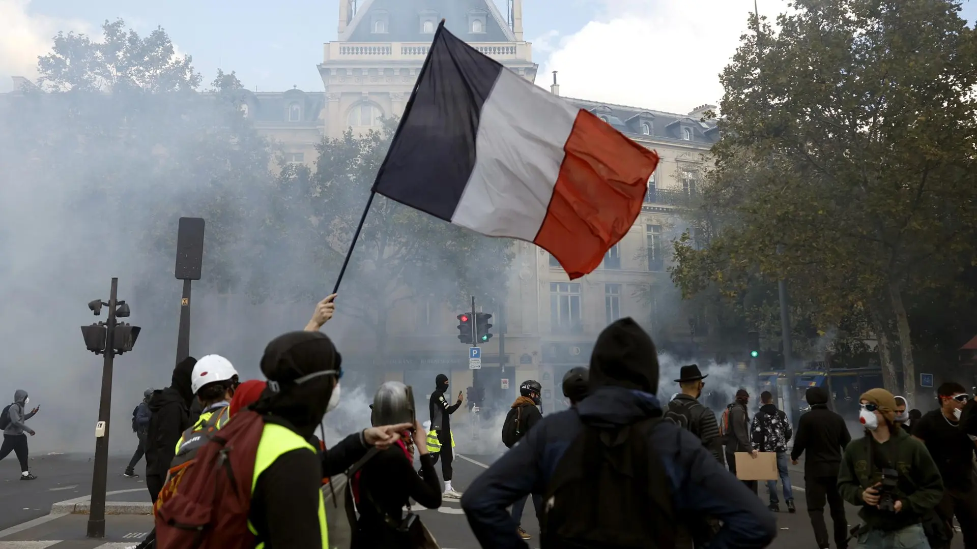 París mantiene hasta el domingo el toque de queda en dos zonas de la ciudad tras los disturbios