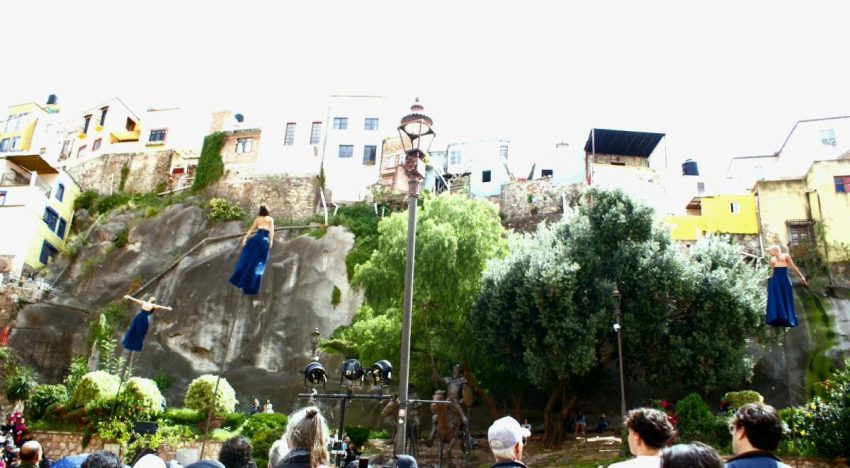 El arte en la calle: La disputa por el alma libre y pública del Festival Cervantino