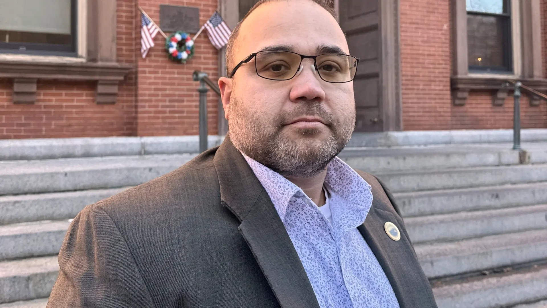 Un candidato republicano se retira de contienda electoral tras causar un accidente víal múltiple