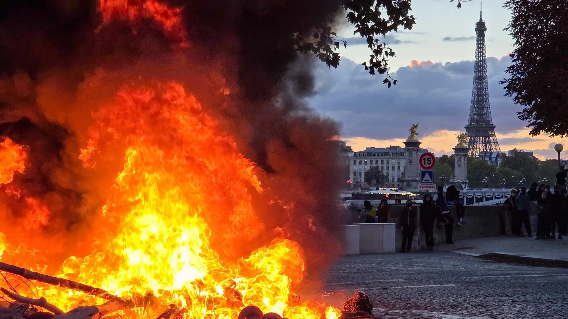El gobierno francés admite su «fracaso» en la gestión de las protestas y anuncia «toques de queda parciales» en varias ciudades