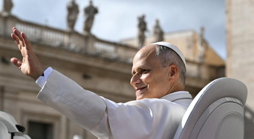 El papa León XIV no requerirá tratamiento adicional tras operación por cáncer, aseguran médicos