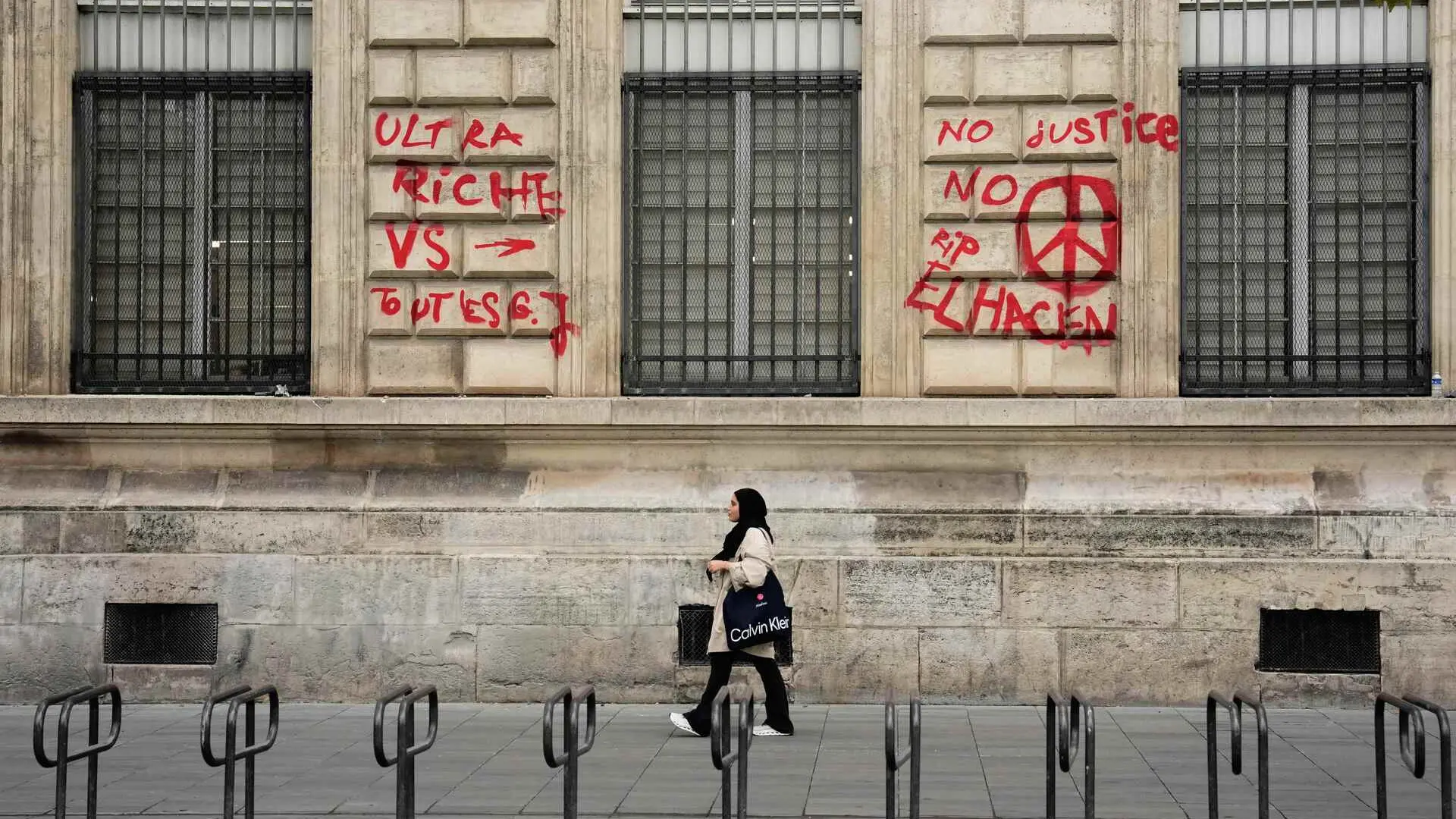Macron anuncia restricciones a las manifestaciones en Francia y convoca un Consejo de Defensa por la seguridad