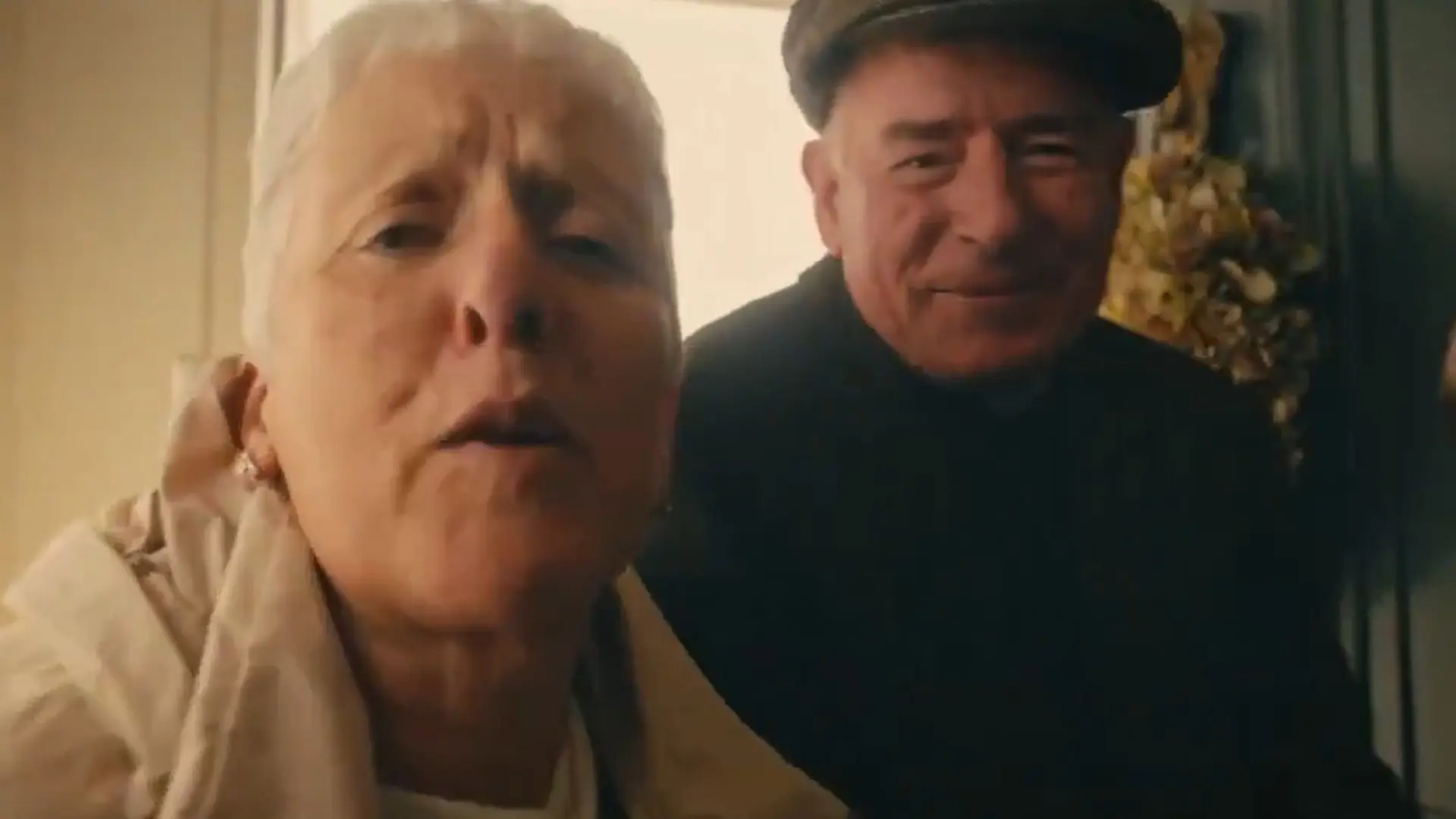 Irlanda retira una polémica campaña contra el abuso sexual que instaba a los abuelos a no besar ni abrazar a sus nietos