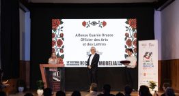Entre aplausos, adoquines y cinefilia: Alfonso Cuarón recibe la Orden de las Artes y las Letras