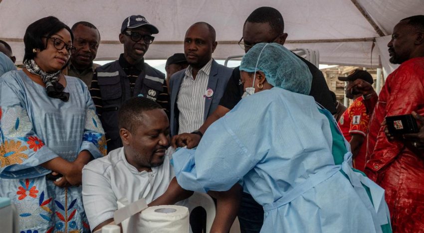 OMS informa el inicio del ensayo clínico de la vacuna contra el brote de ébola que azota el Congo