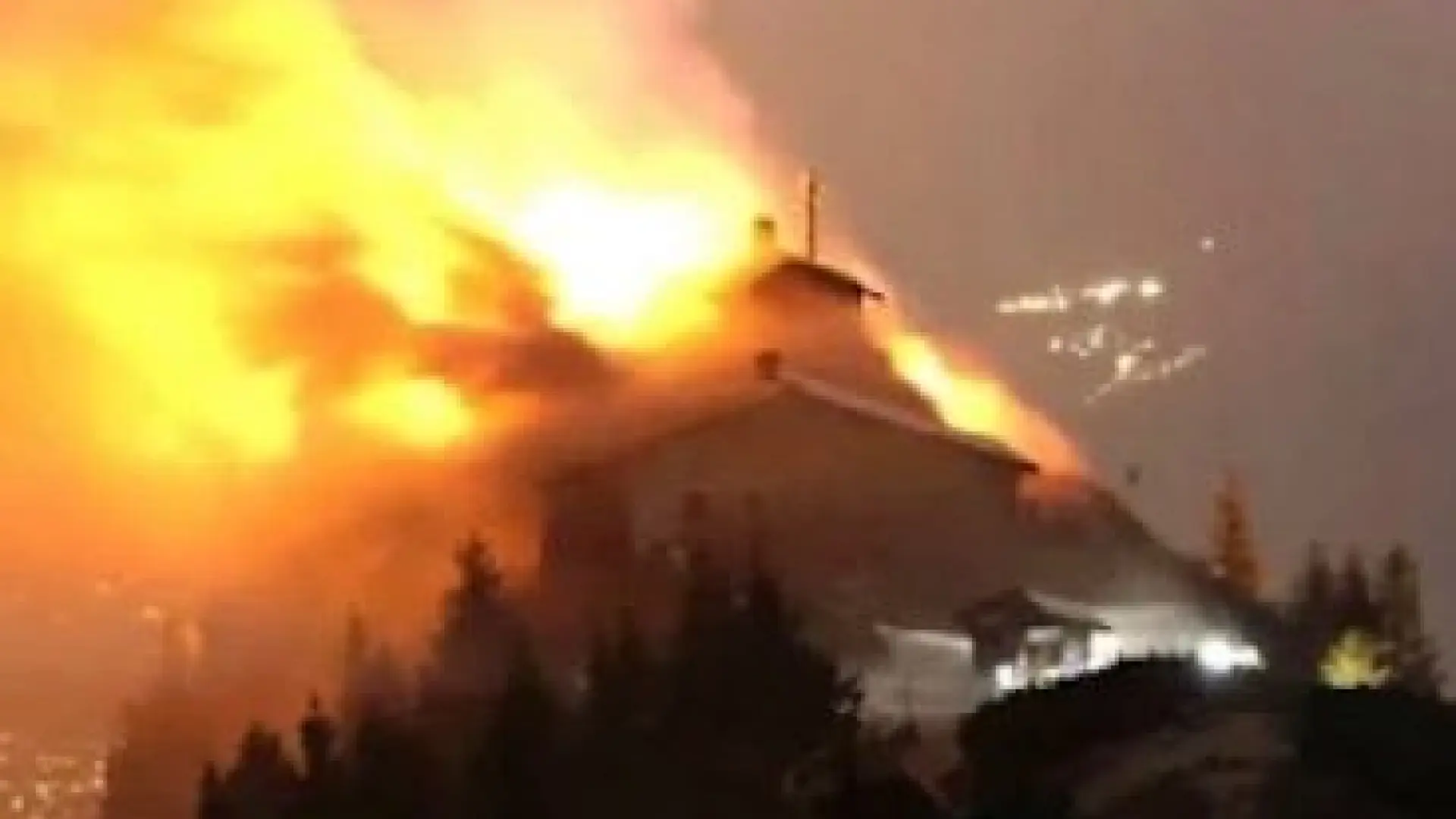Un incendio destruye el 'Nido del Águila', el famoso refugio de montaña de Adolf Hitler en los Alpes bávaros: hay un detenido