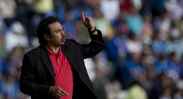 Hugo Sánchez celebra 50 años de su debut con los Pumas