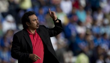 Hugo Sánchez celebra 50 años de su debut con los Pumas