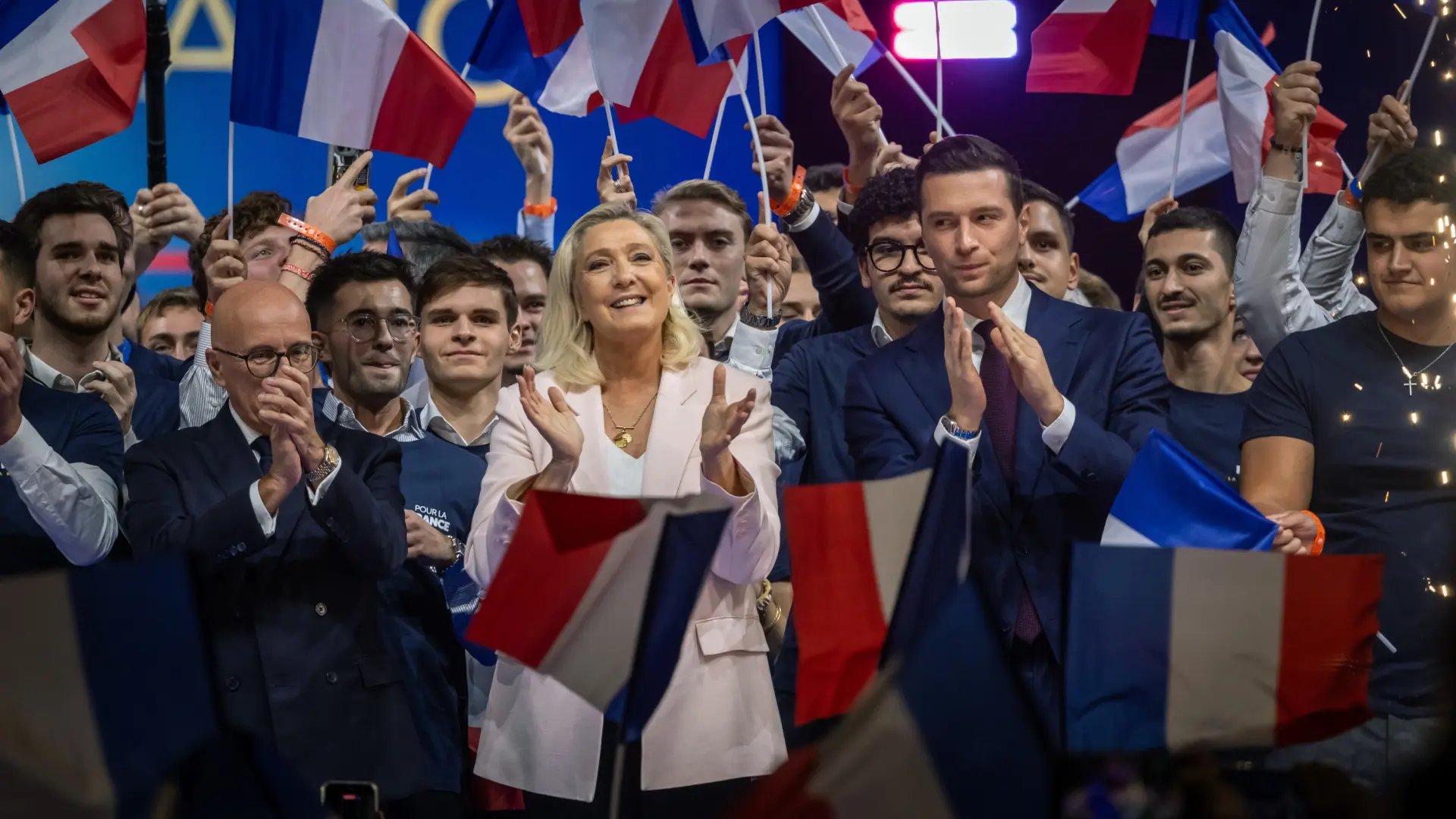 Marine Le Pen promete seguridad y soberanía para lanzar su carrera al Elíseo