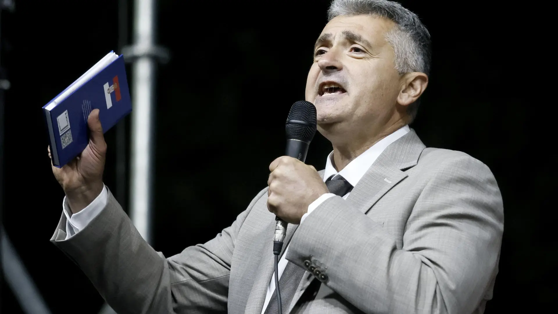 Así es Ilija Srdanovic, el médico cardiólogo que lidera la victoria estudiantil en Serbia y se define como «un soldado de la libertad»