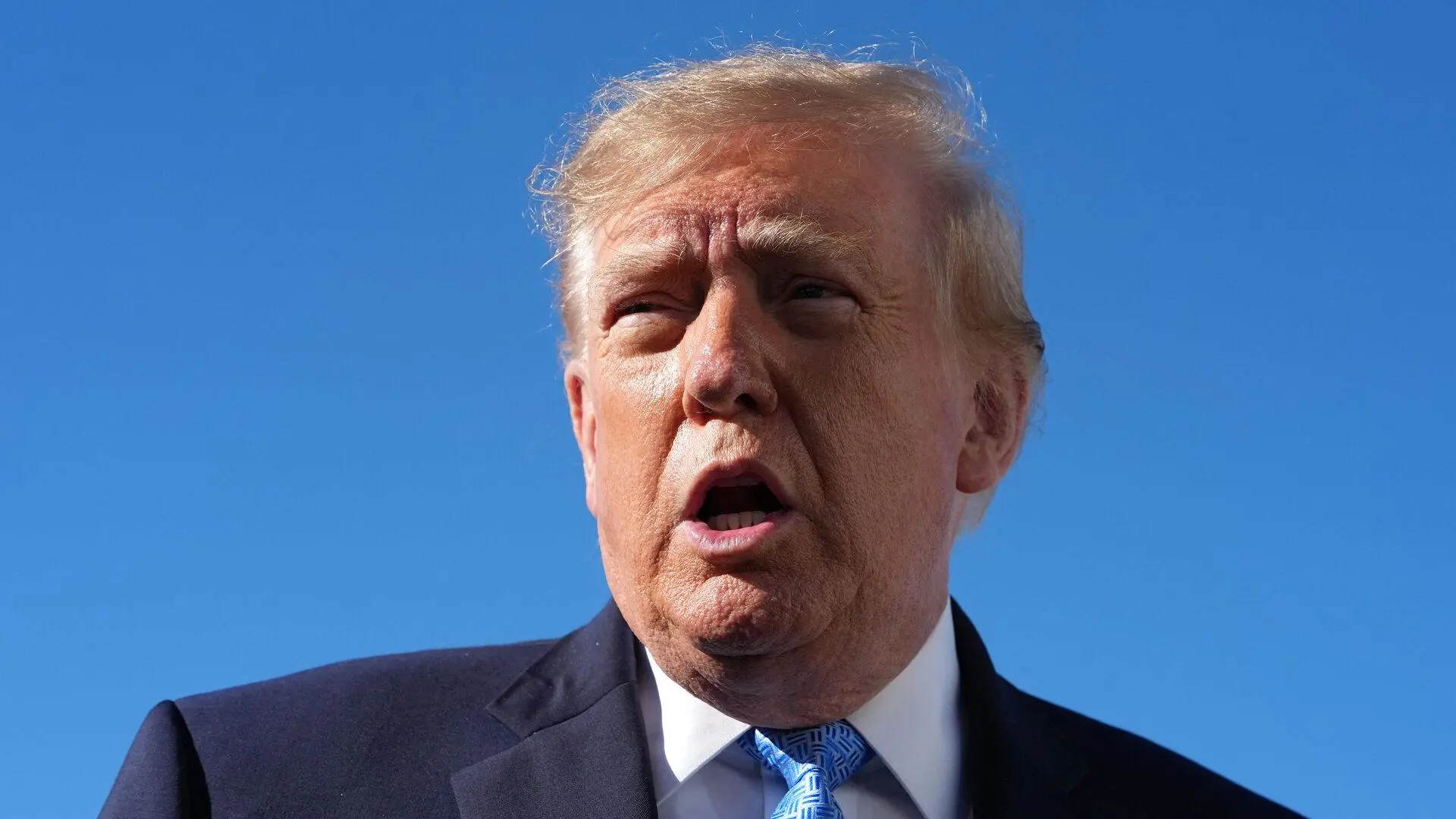 Trump llama «estúpido» a Obama por burlarse de sus reformas en la Casa Blanca