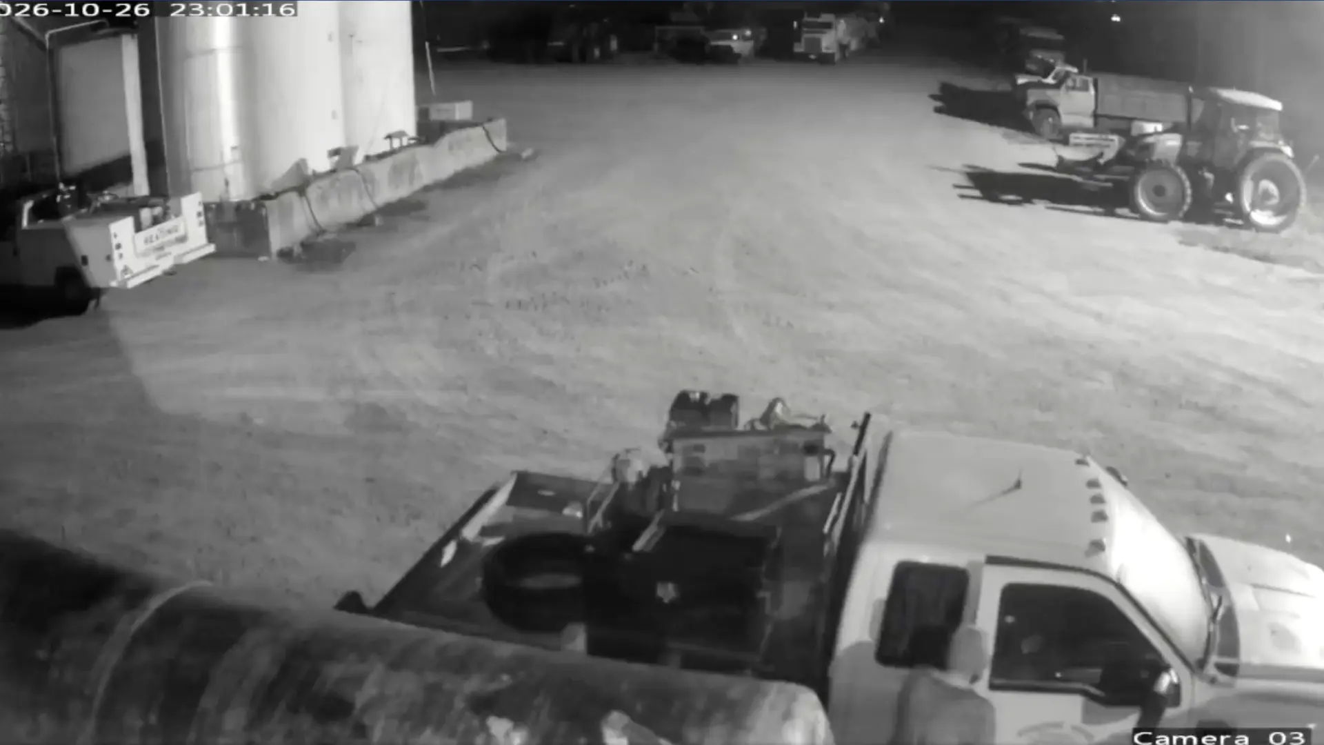 La sorprendente fuga de un recluso en Estados Unidos: escapa de prisión, anda tres kilómetros y roba un camión en una granja