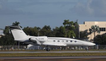 El vuelo de huida de Flávio Bolsonaro fue pagado por un intermediario desde EU, según empresa aérea