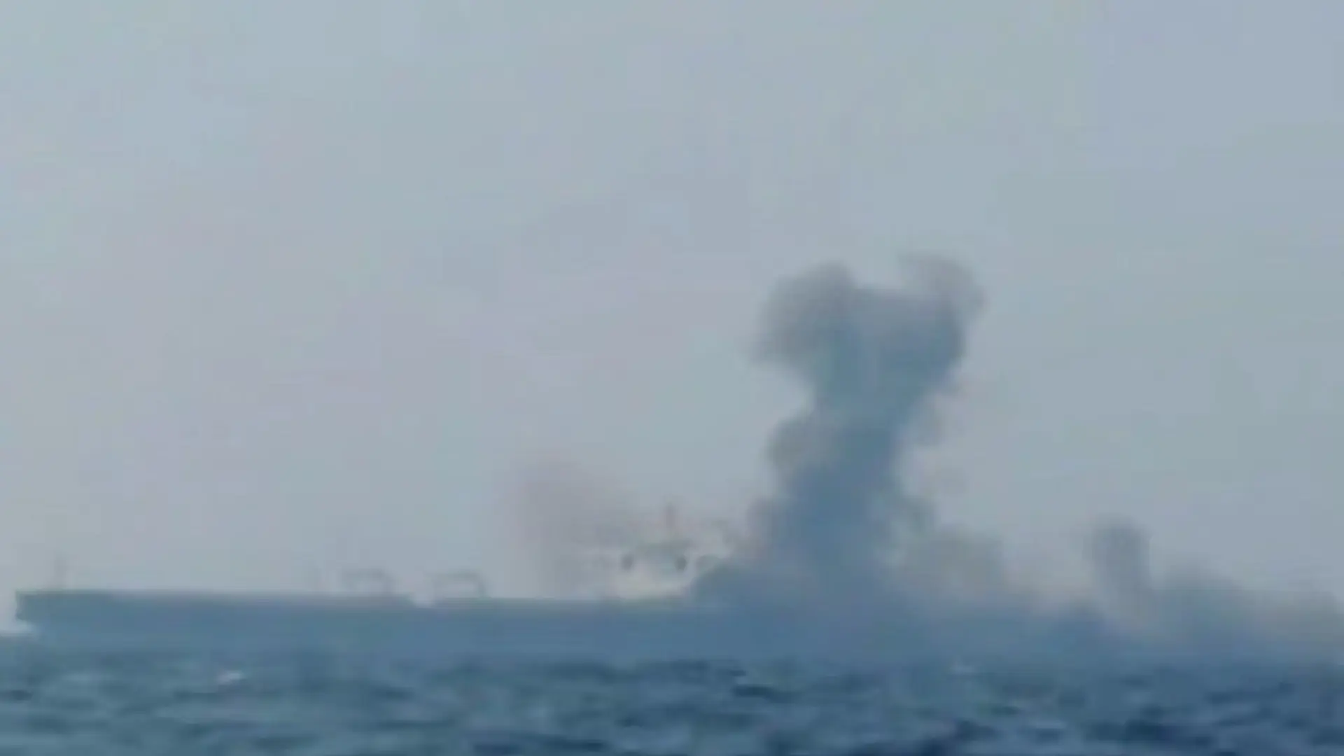 Irán anuncia que cuatro petroleros han explotado en Ormuz en las últimas horas tras chocar con minas submarinas