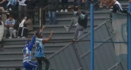 La insólita batalla en el clásico norteño: los hinchas de Lobo jujeño y el Albo salteño se pelearon trepados al alambrado