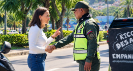 VIDEO: uniformado de la GNB ofreció respetuoso saludo a María Corina Machado en La Guaira
