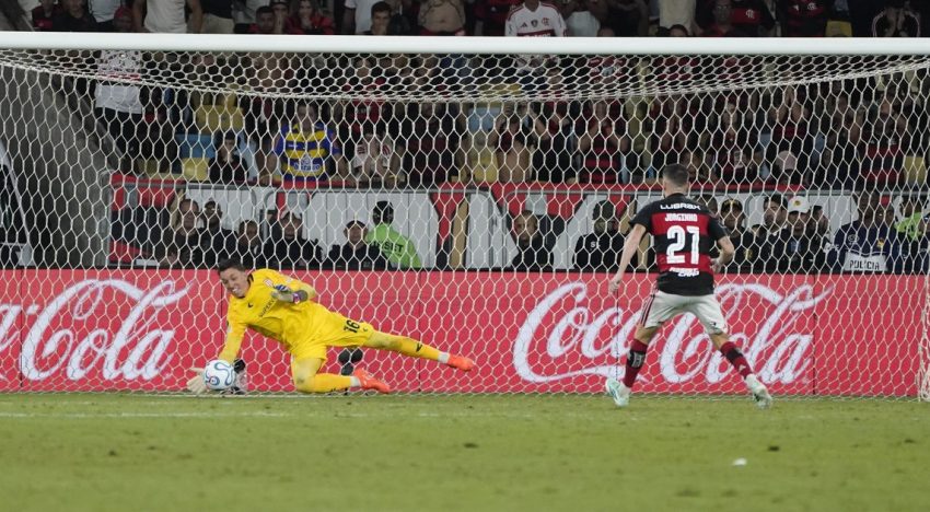 Fernando Muslera, el arquero uruguayo que es argentino y metió a Estudiantes en la final de la Copa Libertadores: de su peor Mundial a los penales en el Maracaná
