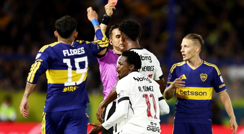 La insólita expulsión en Vasco da Gama: Piero Maza sacó dos amarillas en cinco segundos y dejó con uno de más a Boca en la Copa Sudamericana