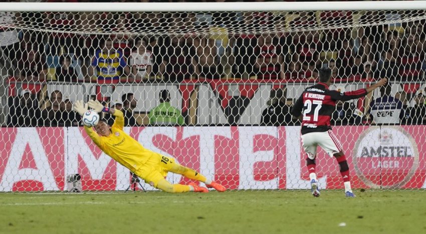 Estudiantes, épico finalista de la Copa Libertadores: Muslera atajó tres penales y jugará por la Gloria Eterna contra Palmeiras