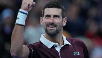 Djokovic, heroico, le ganó a Zverev en el ATP 500 de Beijing y rompió un récord de Rafa Nadal: «Por estos momentos sigo jugando al tenis»