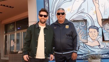 La nostálgica bienvenida «con estilo» que le dio Chiqui Tapia a Messi en su llegada a Ezeiza