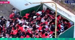Incidentes en Junín con los hinchas de River: desbordes en los ingresos y la policía arrojó gas pimienta contra la gente