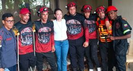 María Corina Machado tuvo emotivo encuentro con rescatistas y víctimas de terremotos en La Guaira (VIDEOS)