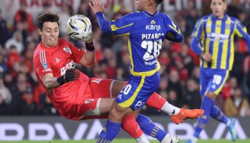 Un medio italiano asegura en su portada que River y Fiorentina ya negocian por Santiago Beltrán