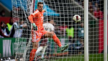 Manuel Neuer se mandó un blooper insólito y el Bayern Munich sufrió el gol más rápido en la historia de la Bundesliga