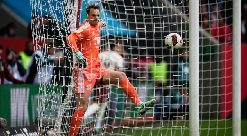 Manuel Neuer se mandó un blooper insólito y el Bayern Munich sufrió el gol más rápido en la historia de la Bundesliga