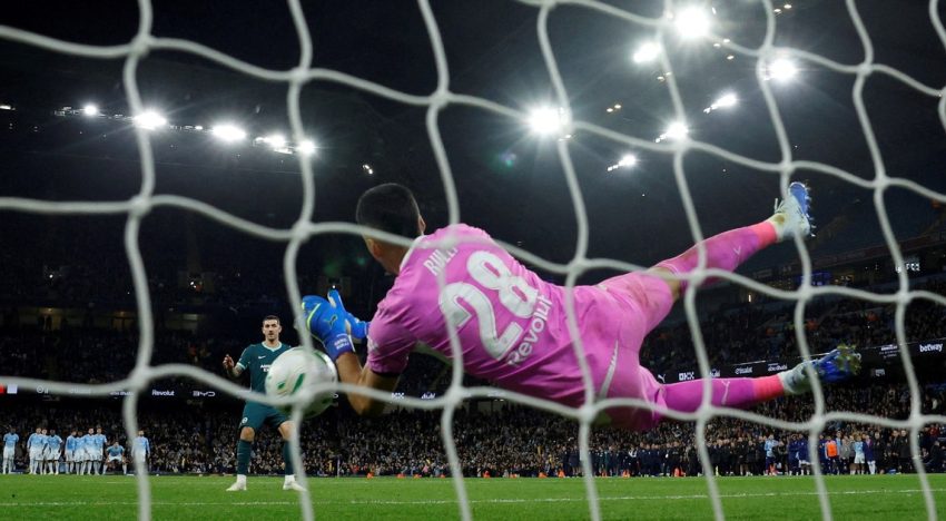 Rulli héroe en el City y Barco villano en el Chelsea: el arquero tapó dos penales y el Colo falló el suyo en la Copa de la Liga de Inglaterra