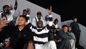 Benín estuvo en la cancha de Independiente, presenció la goleada de Instituto desde la tribuna y hasta se le animó al mate