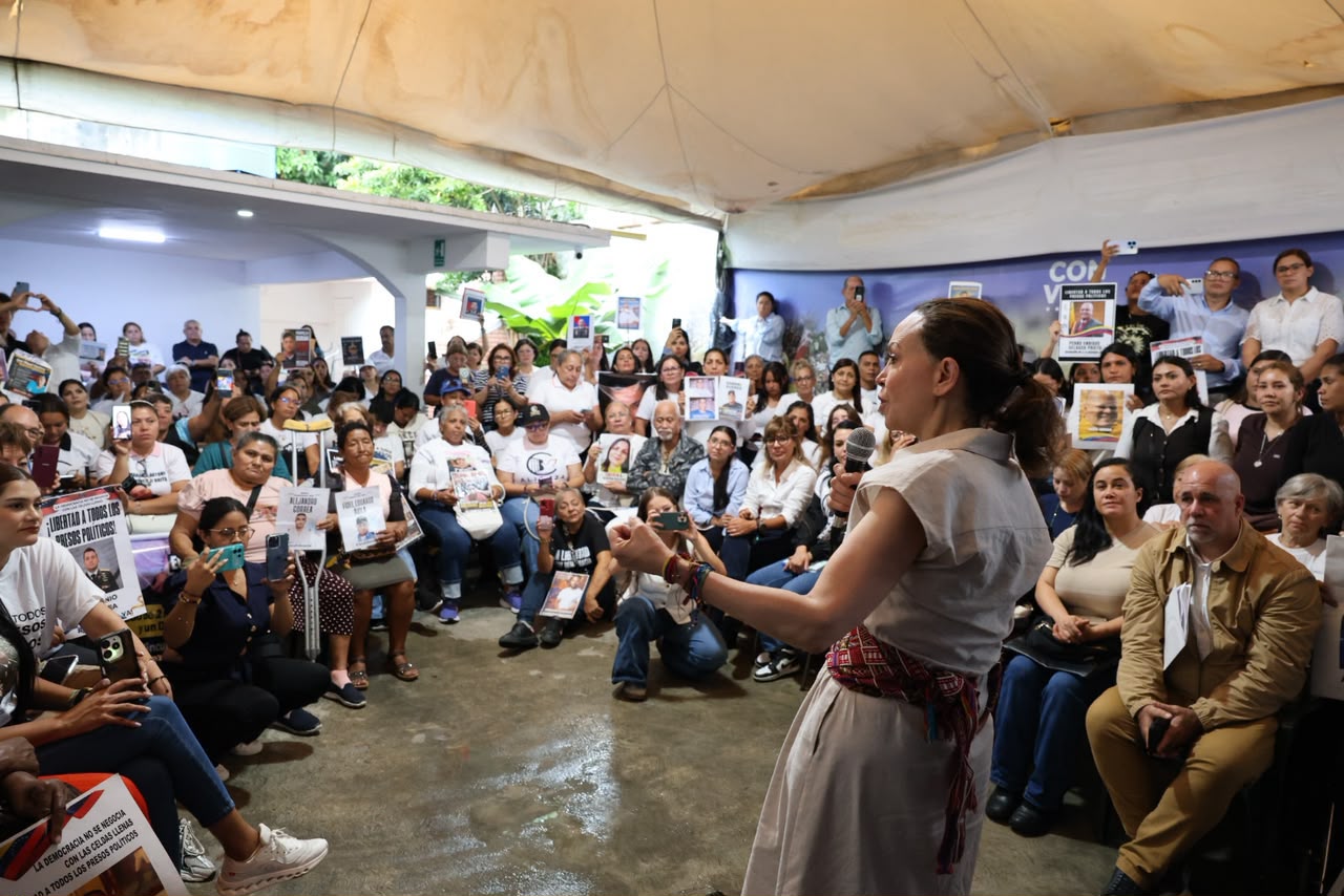 María Corina Machado durante el encuentro con familiares de presos políticos