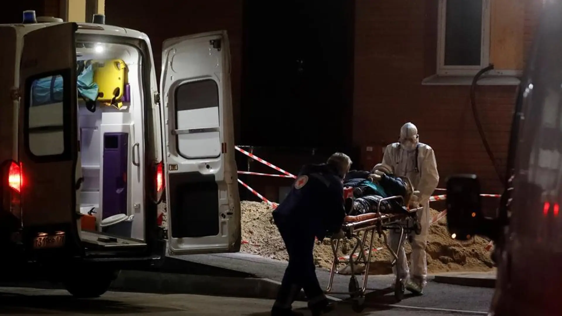 Alerta en Rusia por la peste neumónica: la muerte de una empleada de laboratorio confina hospitales y desata la alarma