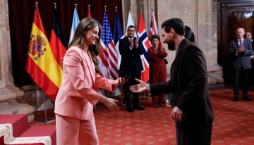Lionel Messi recibe el Premio Princesa de Asturias en España: la llegada del astro argentino junto a Antonela Roccuzzo y su primera foto con la princesa Leonor