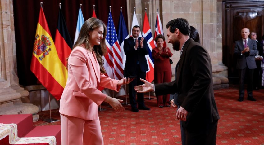 Lionel Messi recibe el Premio Princesa de Asturias en España: la llegada del astro argentino junto a Antonela Roccuzzo y su primera foto con la princesa Leonor