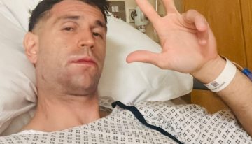 El Dibu Martínez y su primera foto tras el choque que le fracturó la mandíbula, con un detalle insólito y admirable